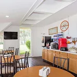 Howard Johnson By Wyndham Vero Beach / Downtown