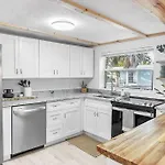 Central, Cozy Retreat