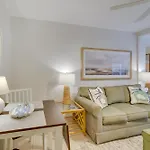 Vero Beach Studio With Shared Patio About 3 Mi To Beach!