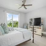 Beachside Bliss 3Br, Heated Pool, Sleeps 10!