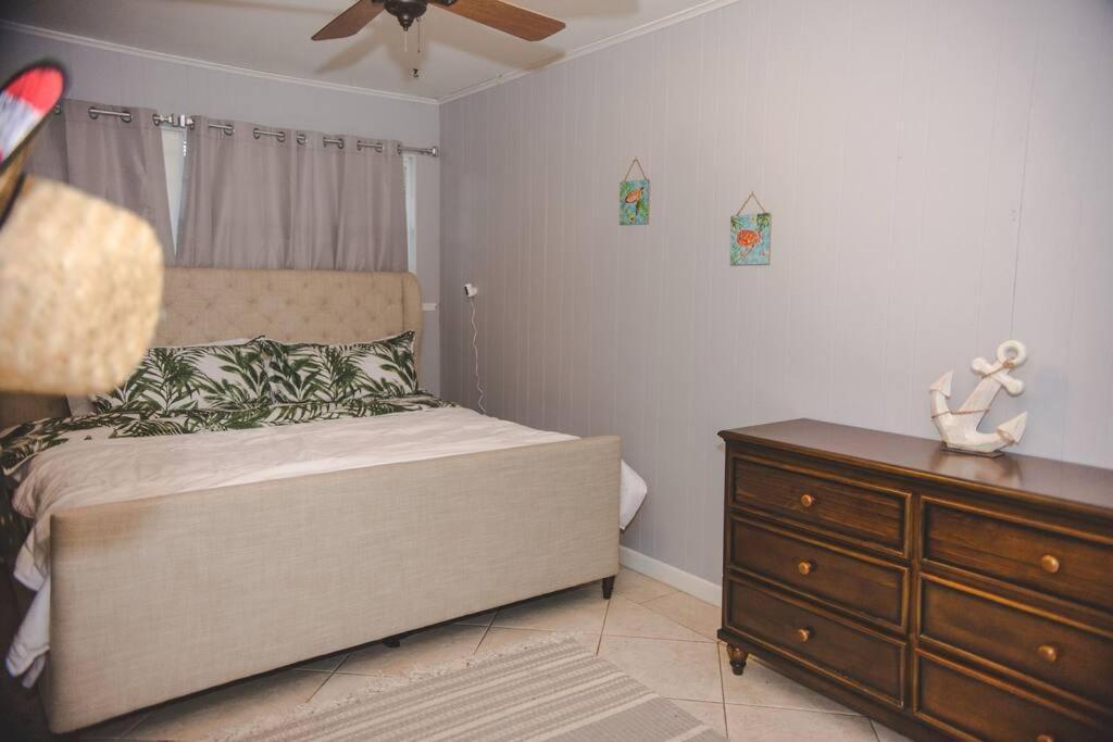 Charming Home, Minutes From The Holiday home Vero Beach
