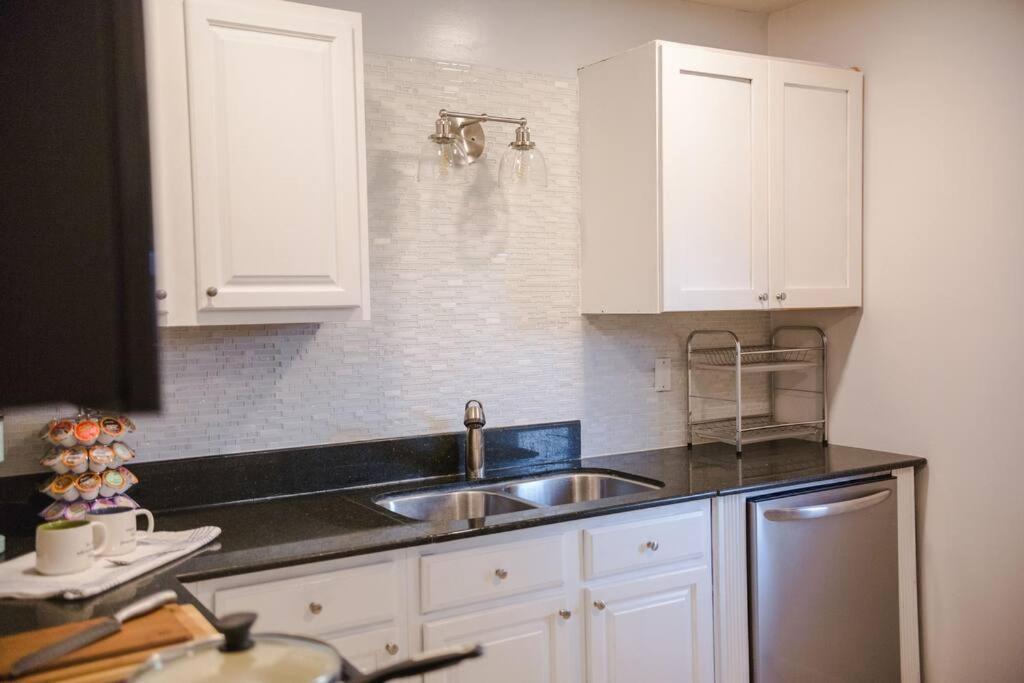 Charming Home, Minutes From The Holiday home Vero Beach