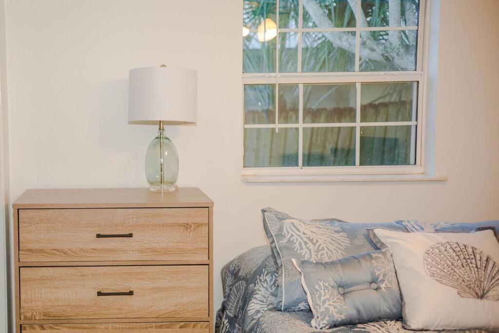 Charming Home, Minutes From The Vero Beach