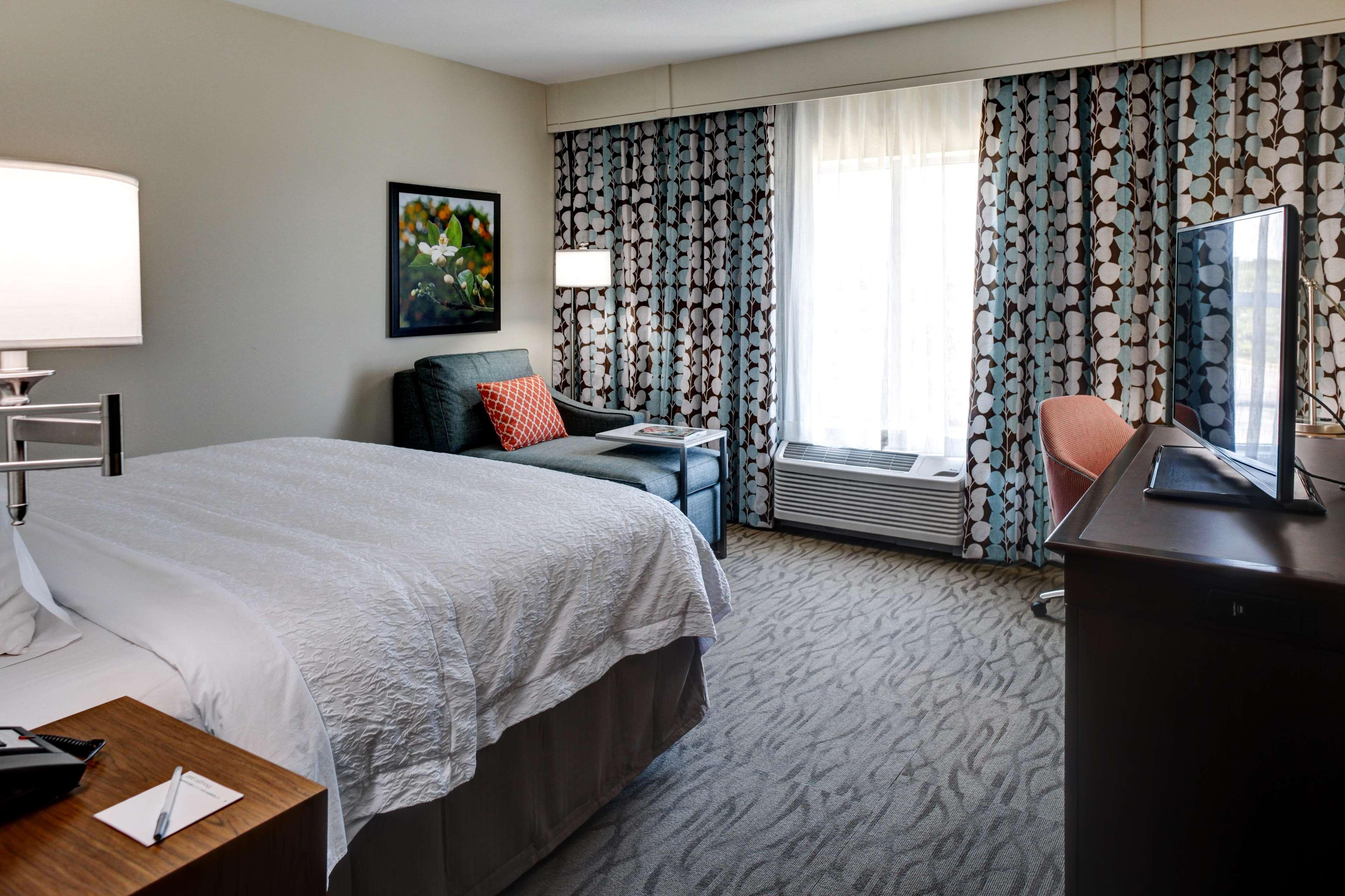 Hampton And By Hilton Vero Beach-downtown 3*