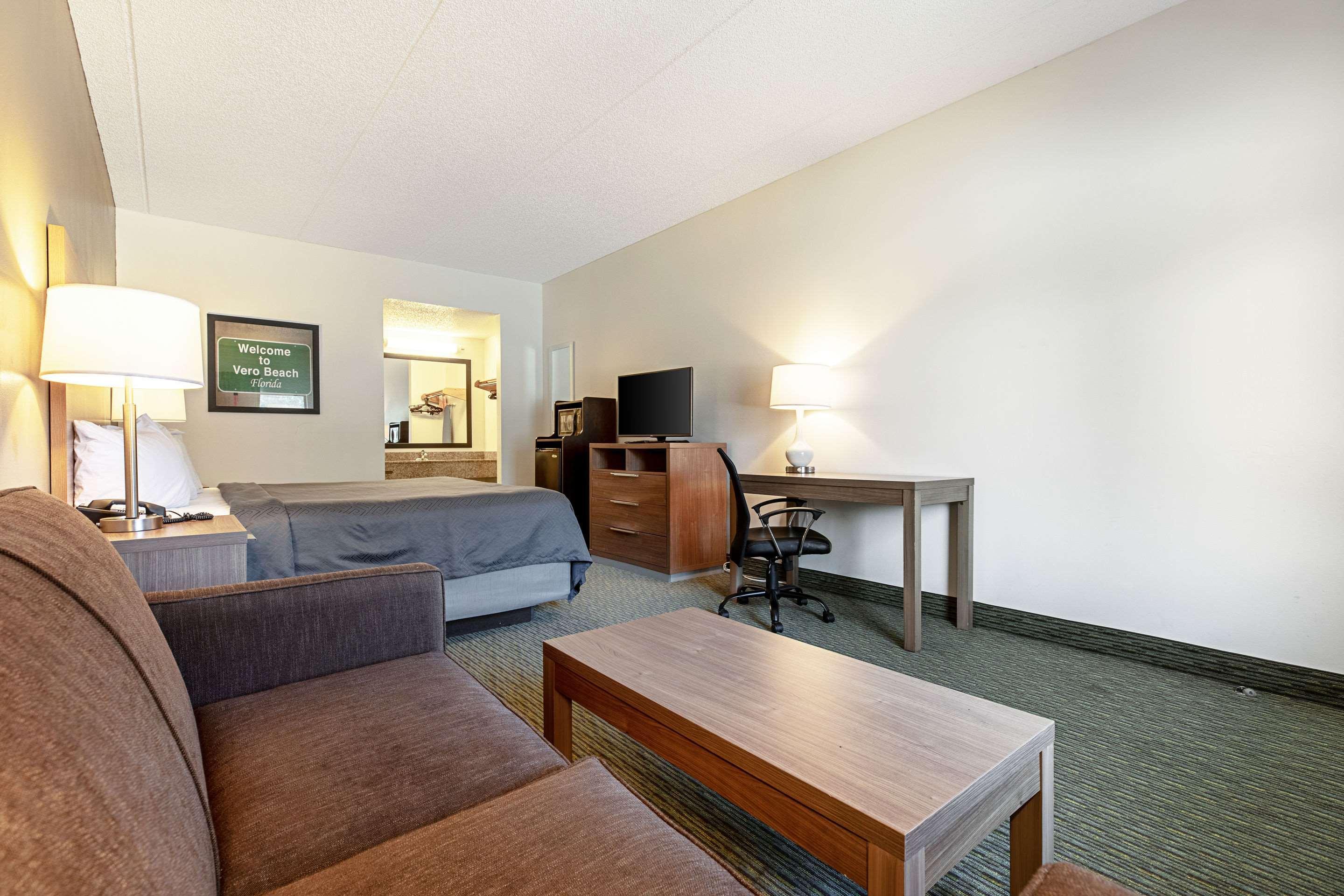 Hotel Econo Vero Downtown