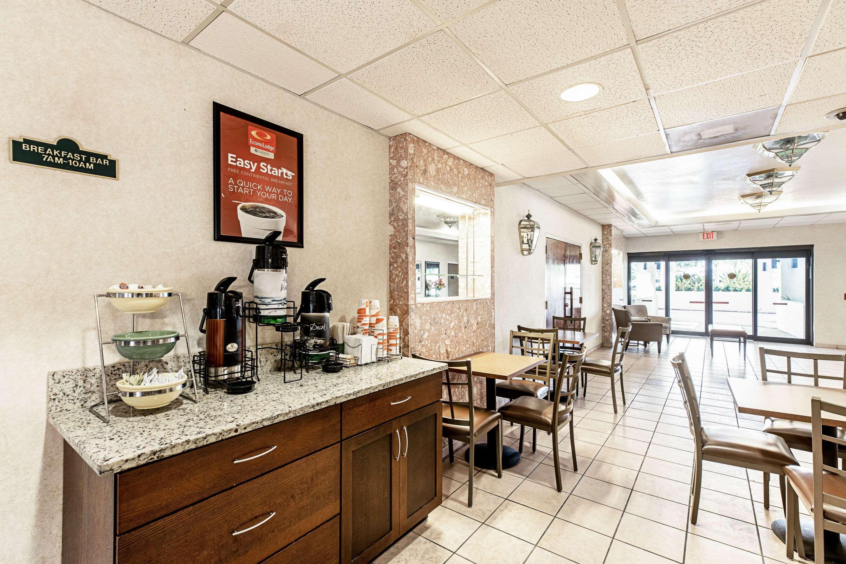 Econo Vero Downtown Hotel 2*