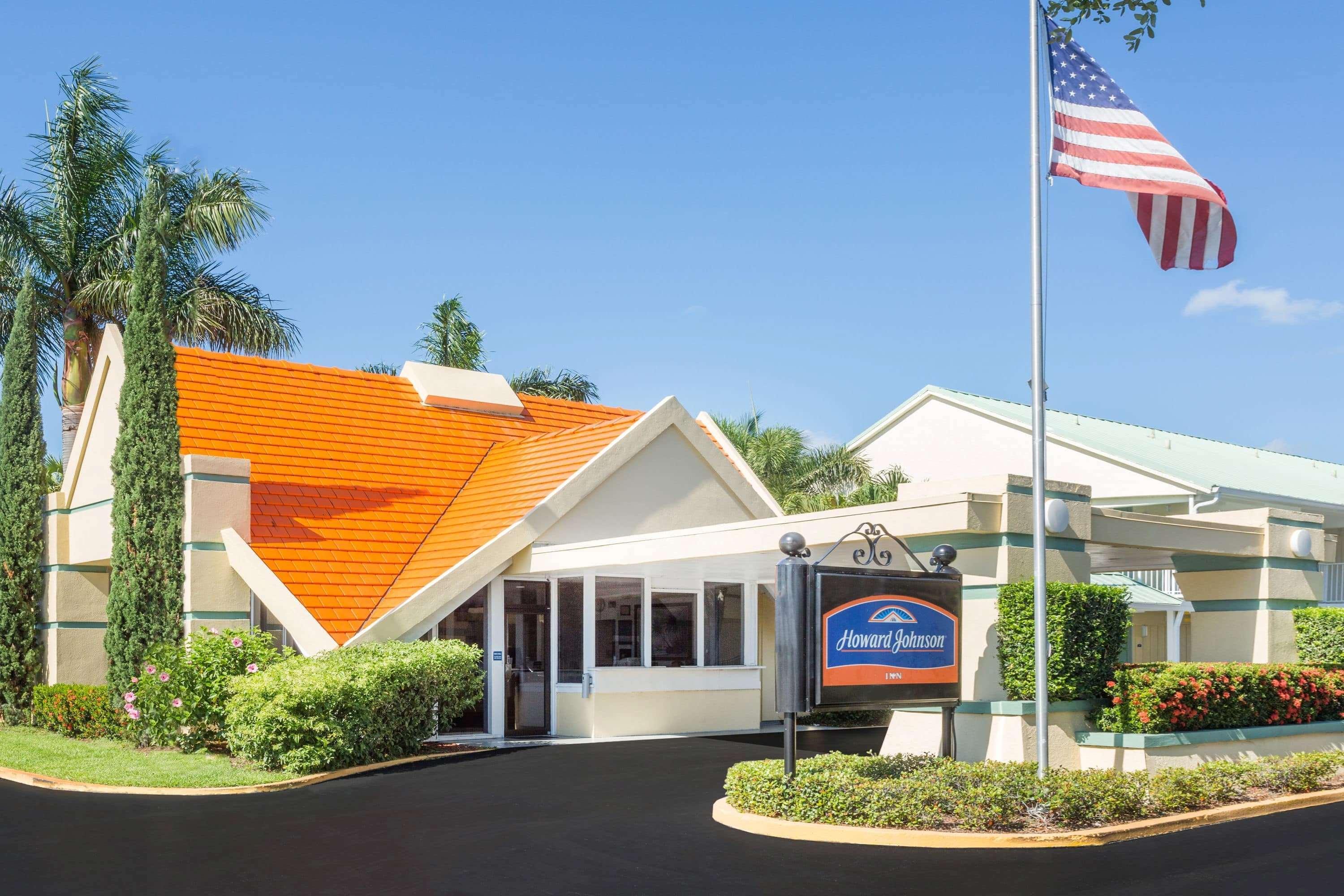 Howard Johnson By Wyndham Vero / Downtown Hotel