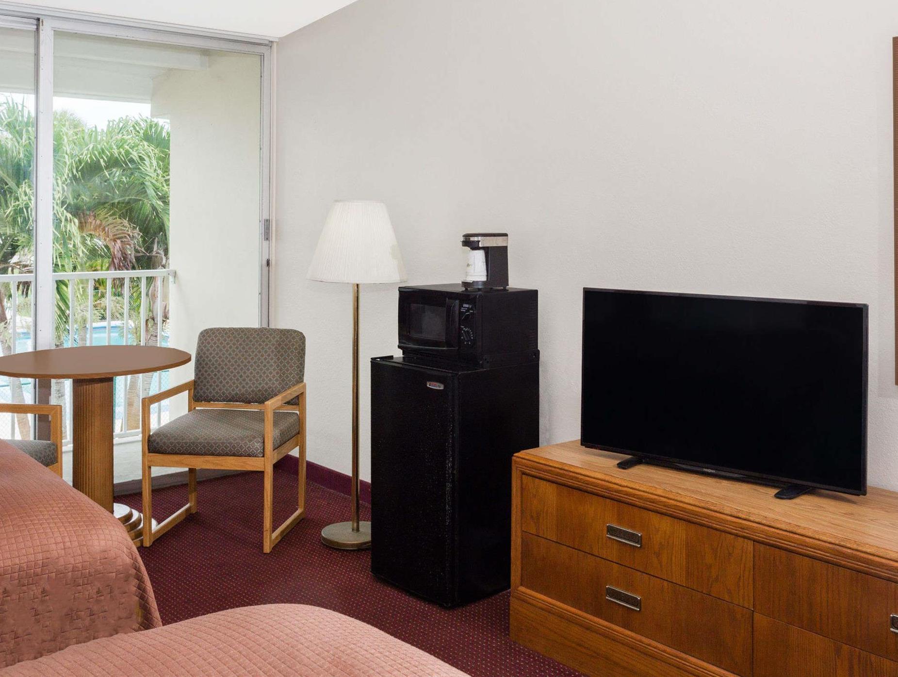 Howard Johnson By Wyndham Vero / Downtown Hotel Vero Beach