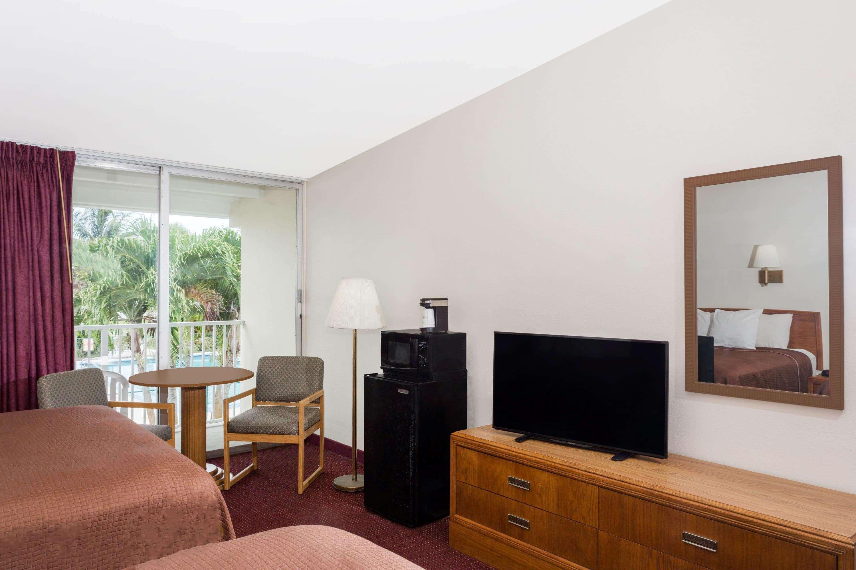 Hotel Howard Johnson By Wyndham Vero / Downtown Vero Beach