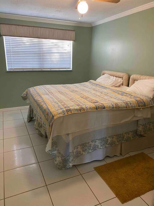 Vintage Vero Bungalow Holiday home