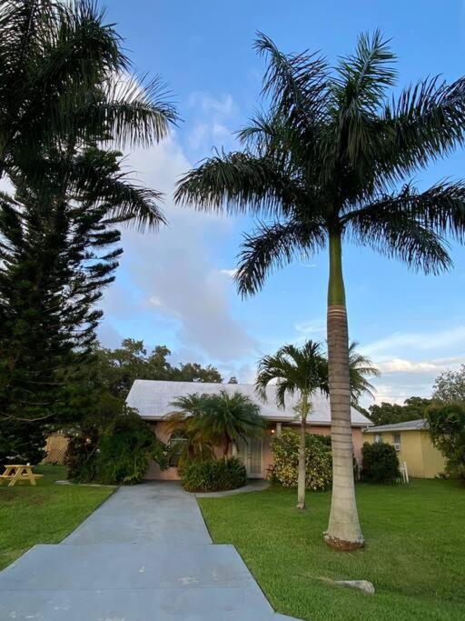 Vintage Vero Bungalow * Vero Beach