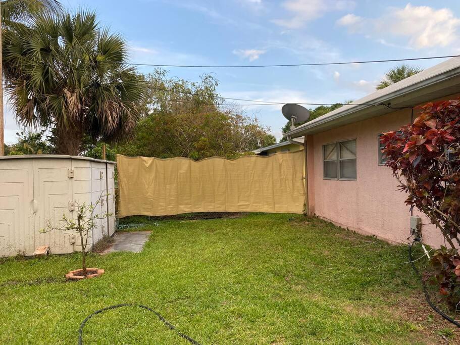 Vintage Vero Bungalow Holiday home