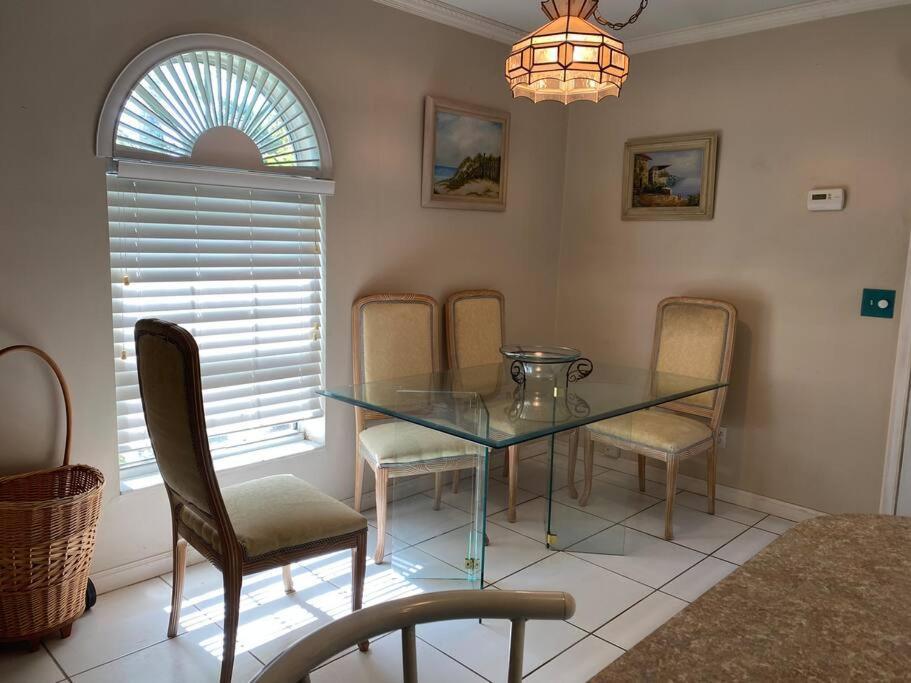 Vintage Vero Bungalow Holiday home