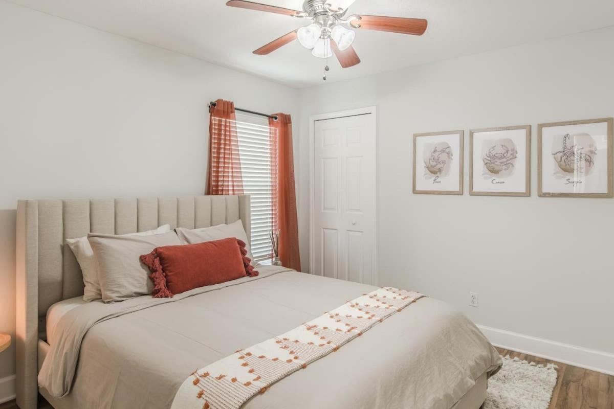 Holiday home 11 Mins To - 3br W Private Pool + Grill