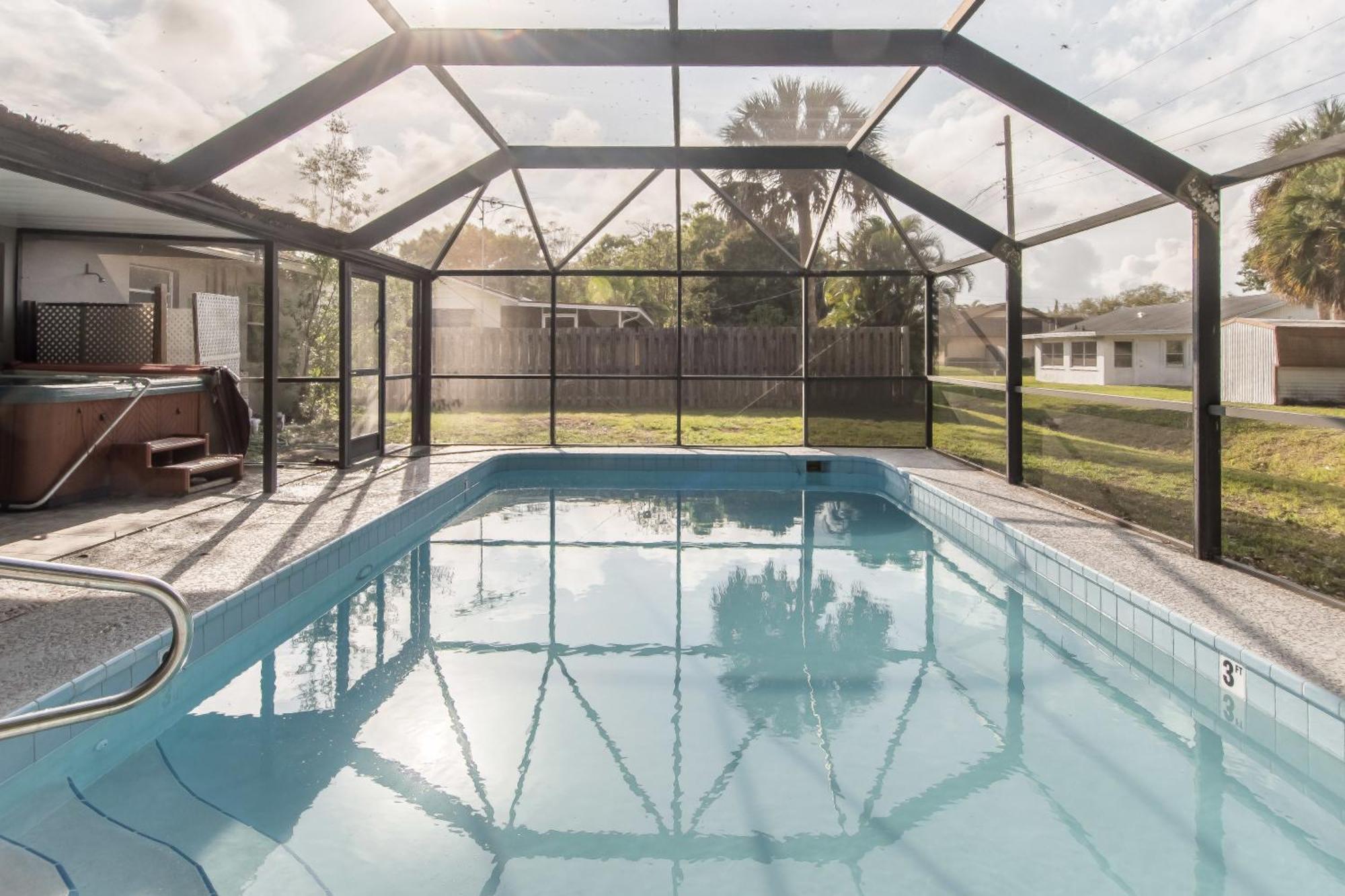 10 Mins To - 2br Private Pool + + Grill Vero Beach