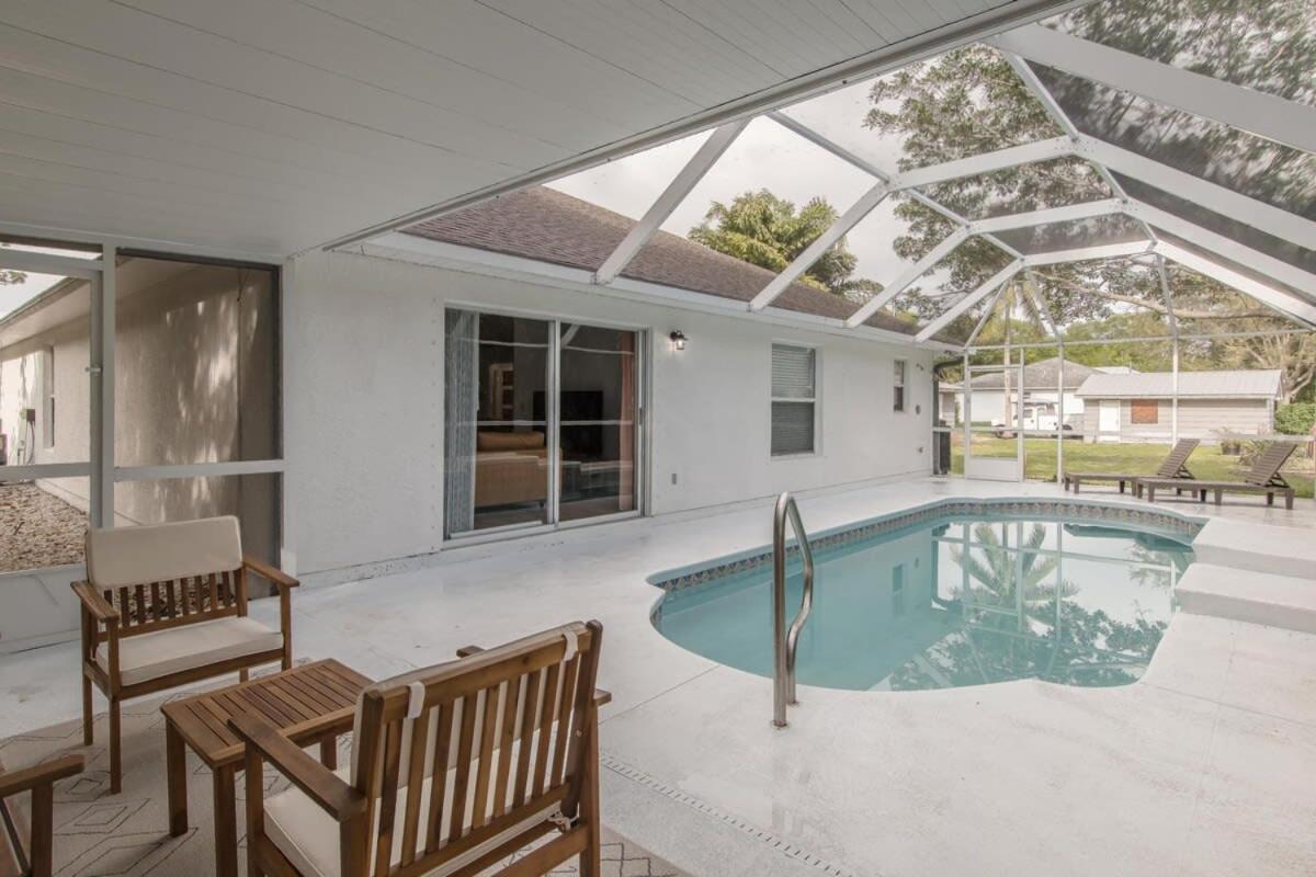 11 Mins To - 3br W Private Pool + Grill * Vero Beach