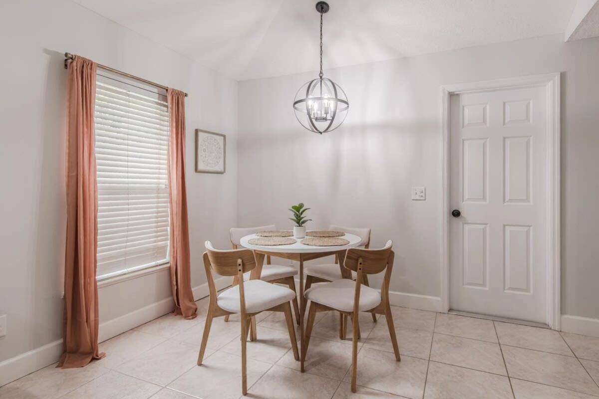11 Mins To - 3br W Private Pool + Grill *