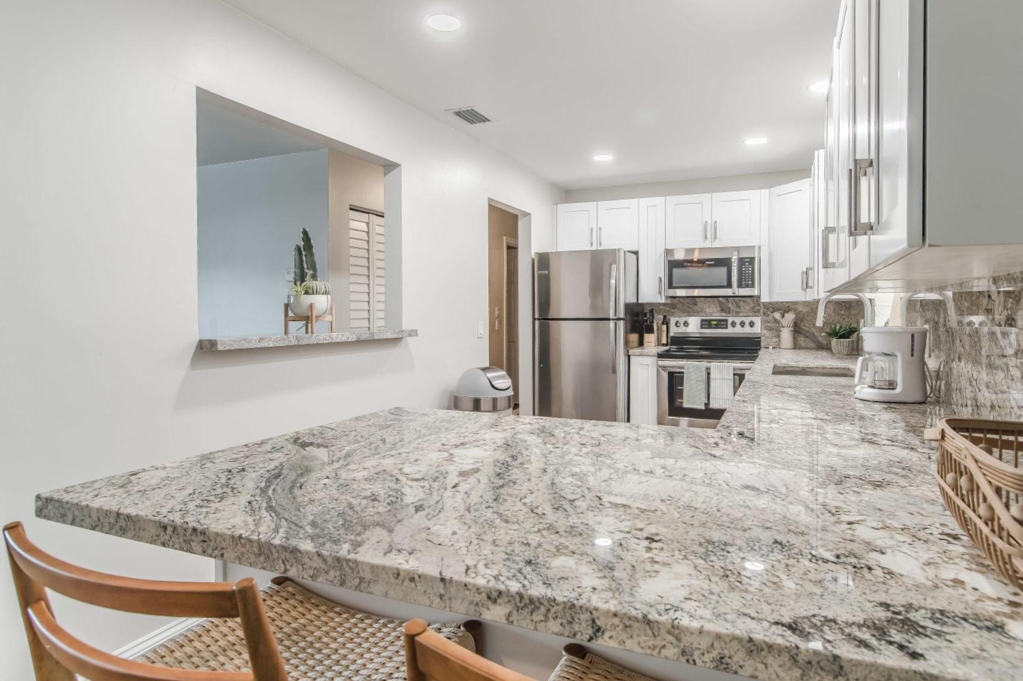 10 Mins To - 2br Private Pool + + Grill *