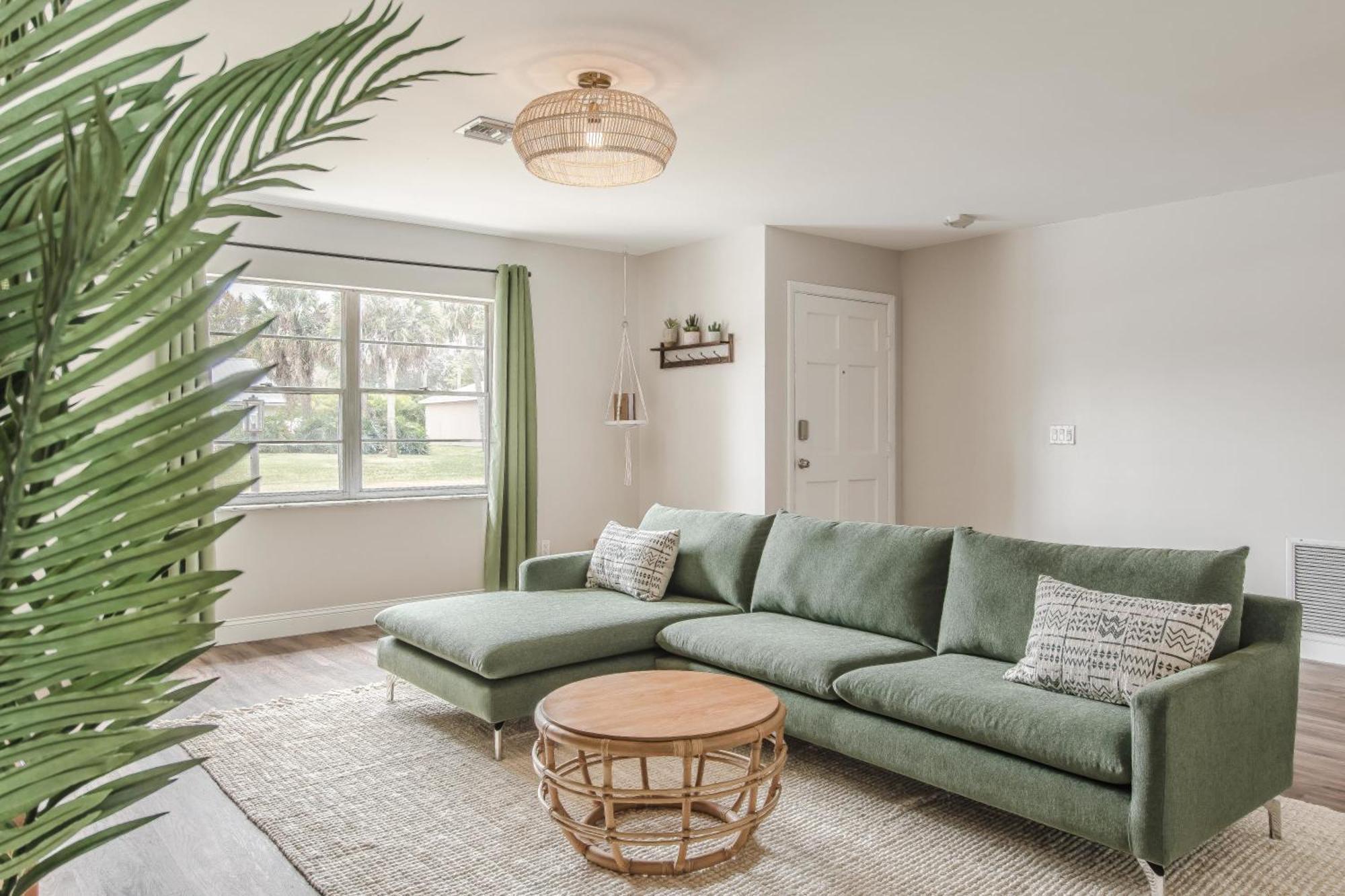 10 Mins To - 2br Private Pool + + Grill *