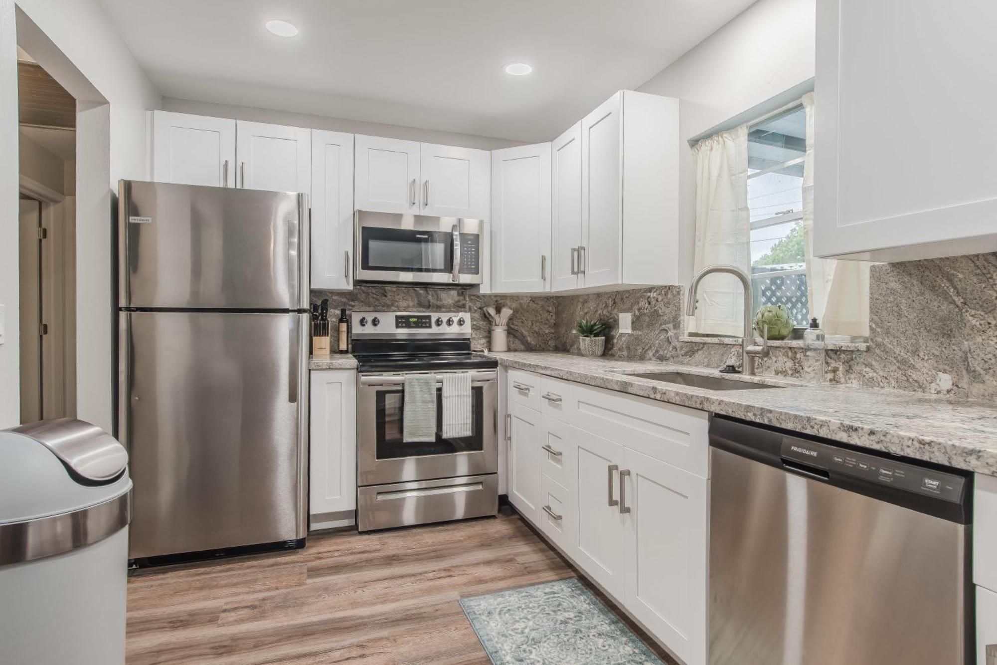 10 Mins To - 2br Private Pool + + Grill * Vero Beach