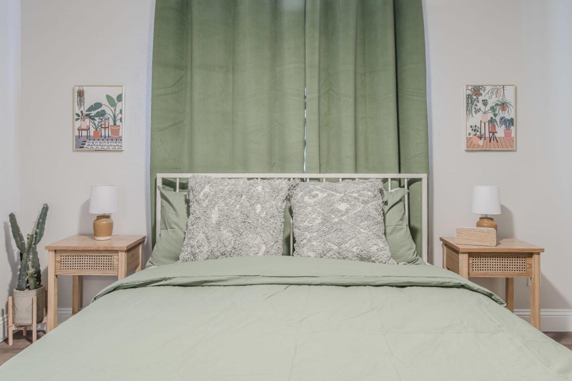 10 Mins To - 2br Private Pool + + Grill
