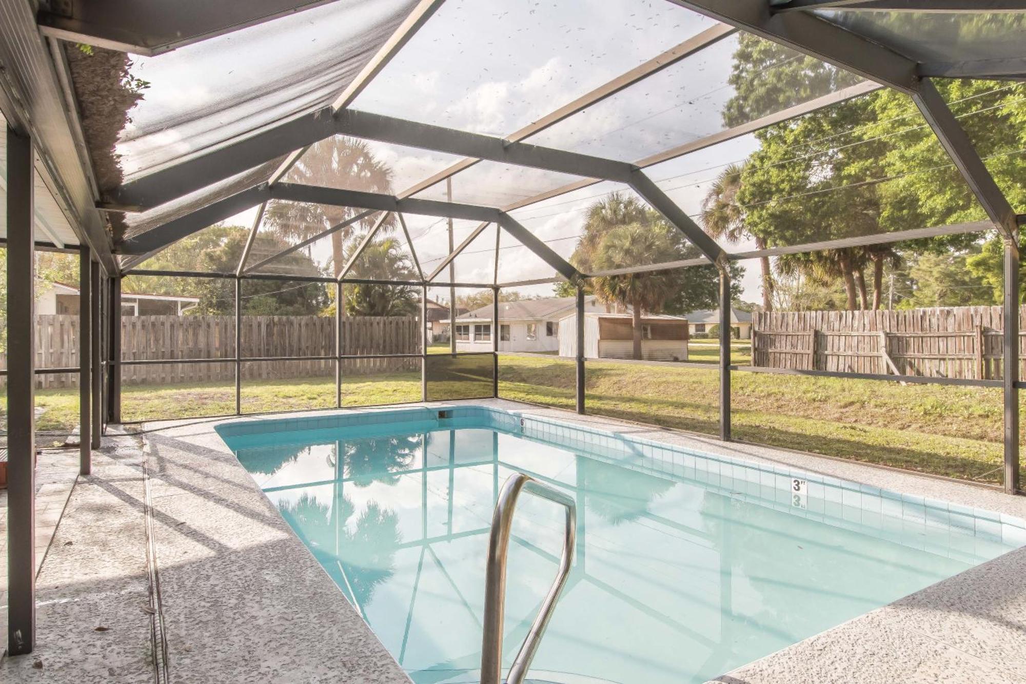 Holiday home 10 Mins To - 2br Private Pool + + Grill *
