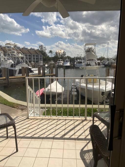 Harbor View, Short 7 Minute Walk To Beach.
