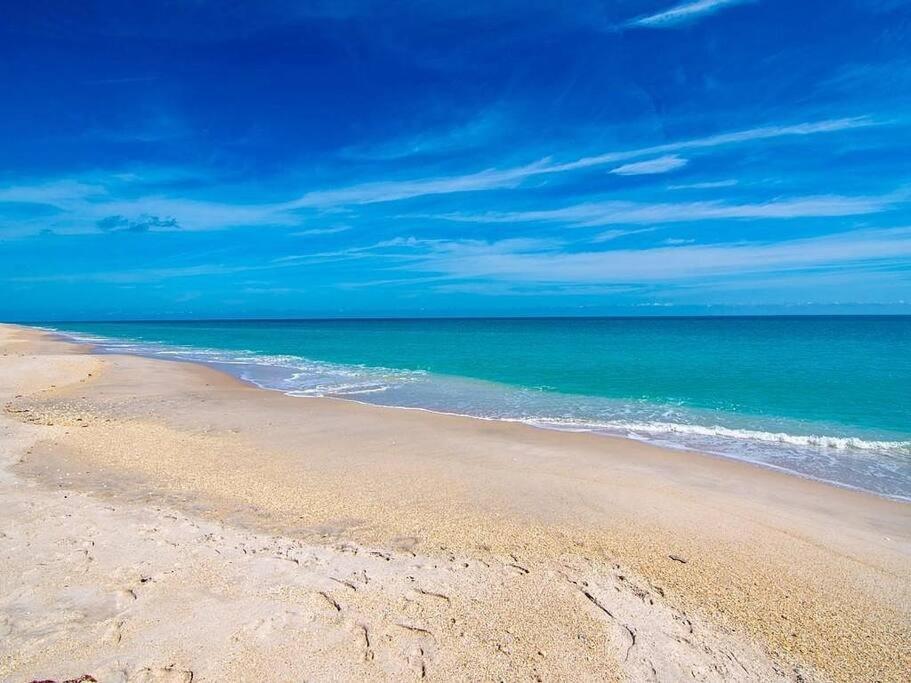 Harbor View, Short 7 Minute Walk To Beach. Apartment *
