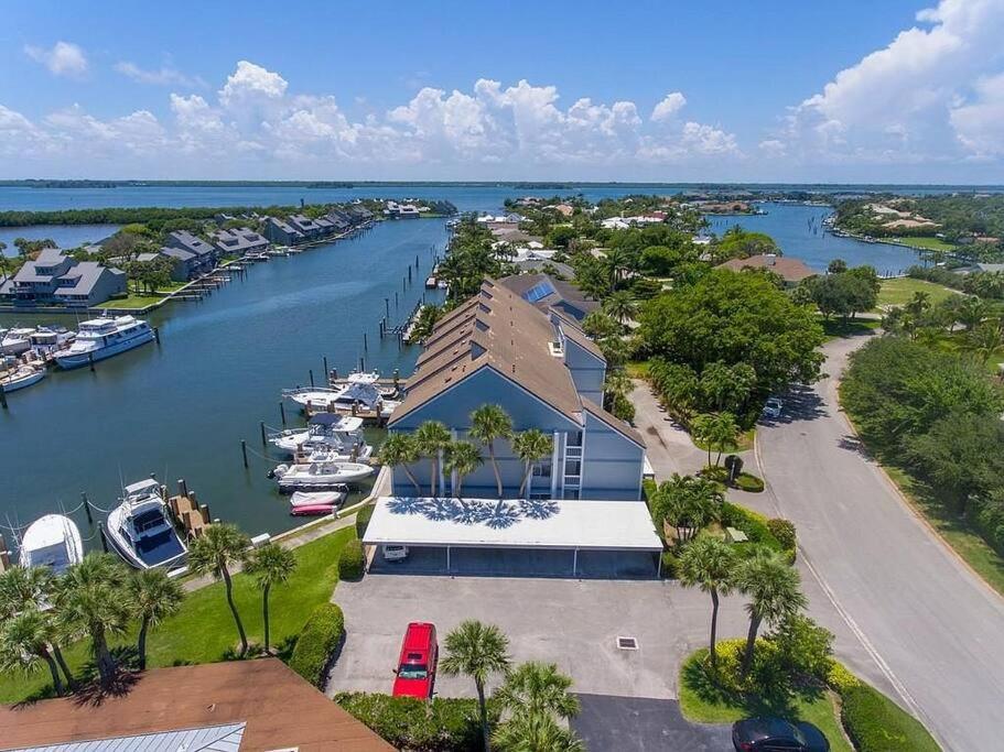 Apartment Harbor View, Short 7 Minute Walk To Beach.