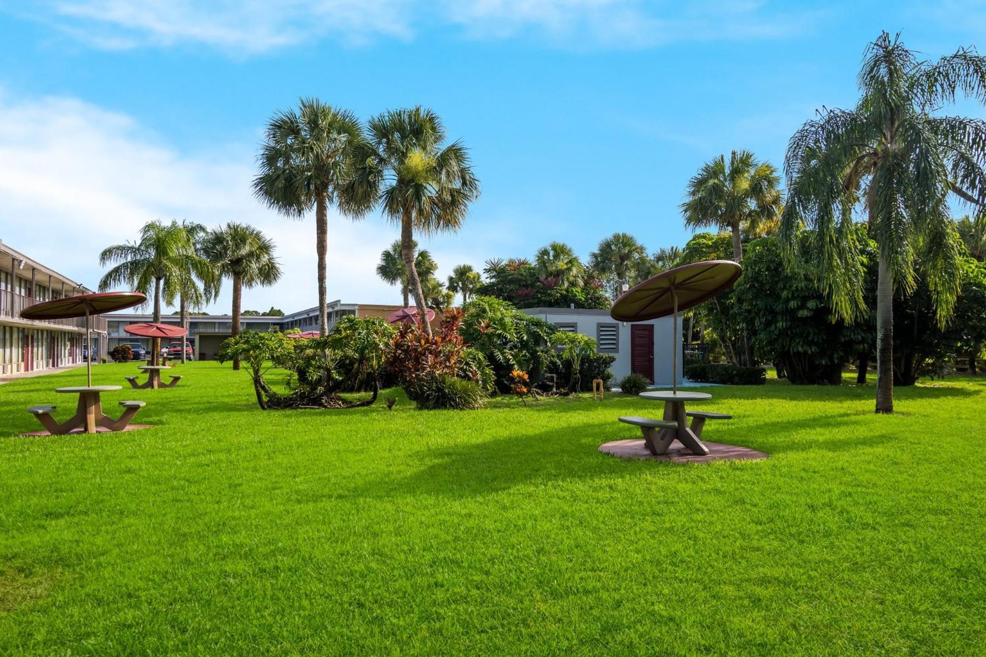 Red Roof Vero - I-95 Hotel 2*