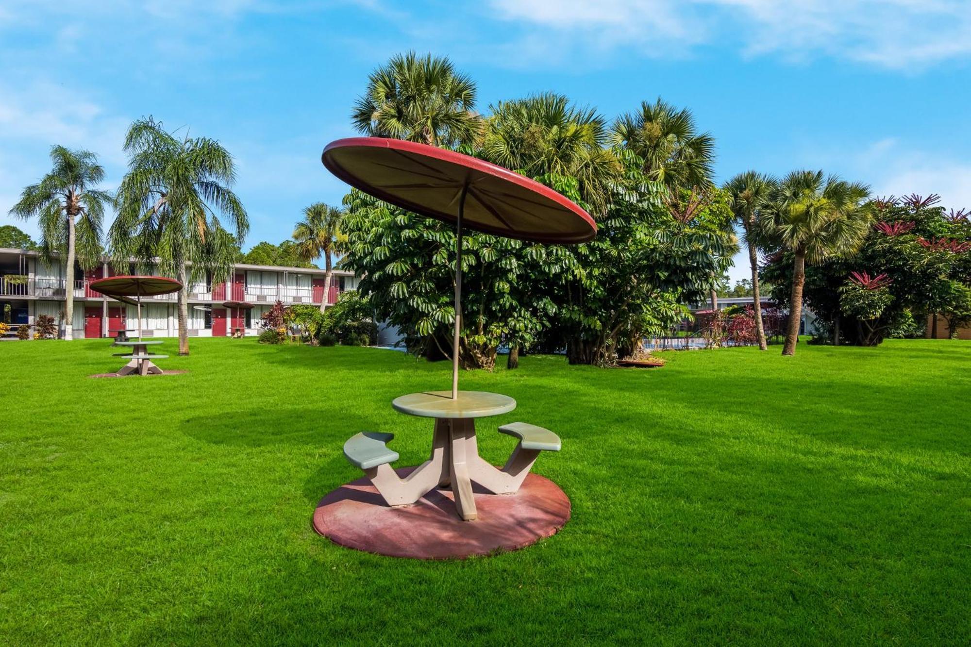 Red Roof Vero - I-95 Hotel Vero Beach