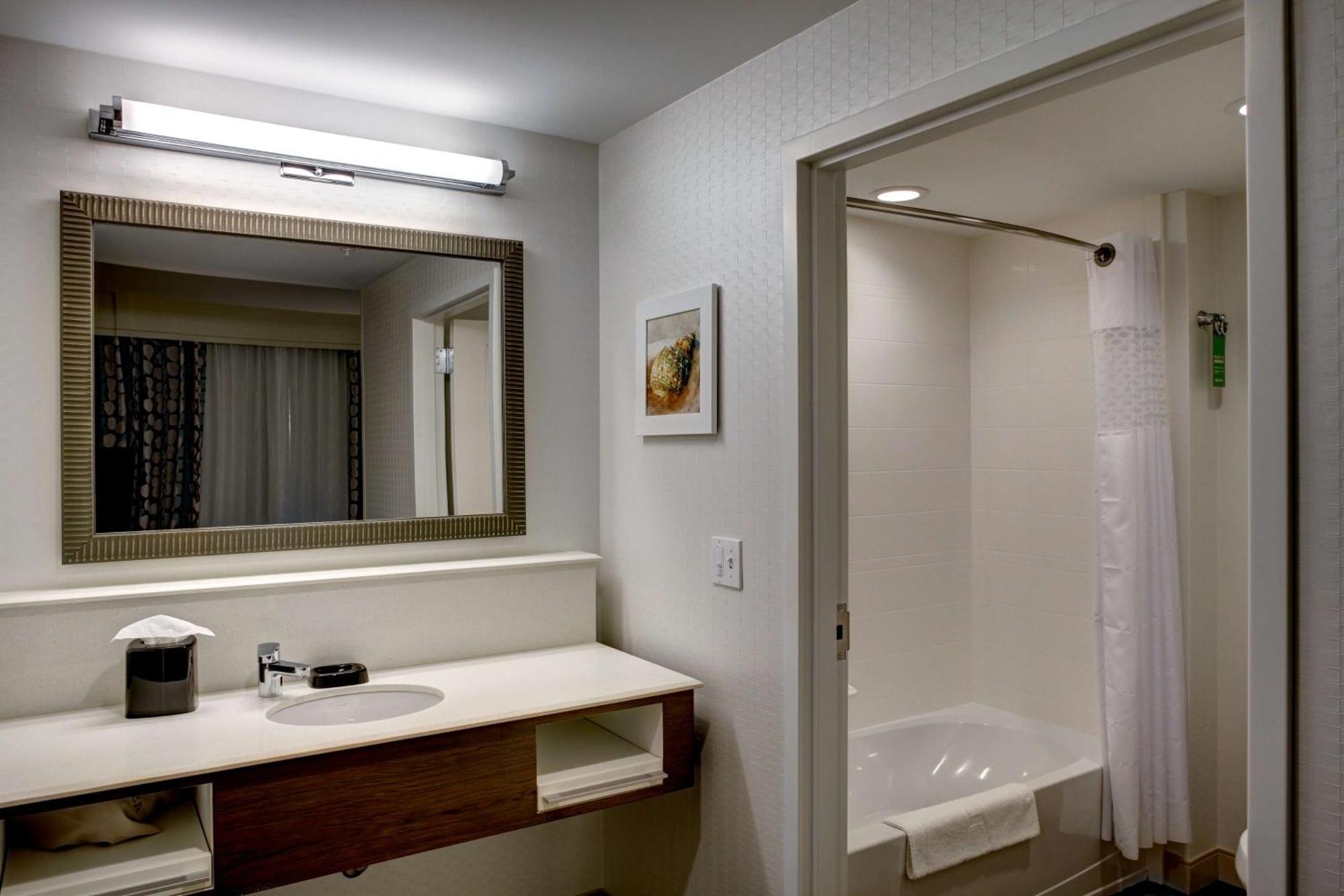 Hampton And By Hilton Vero Beach-downtown 3*