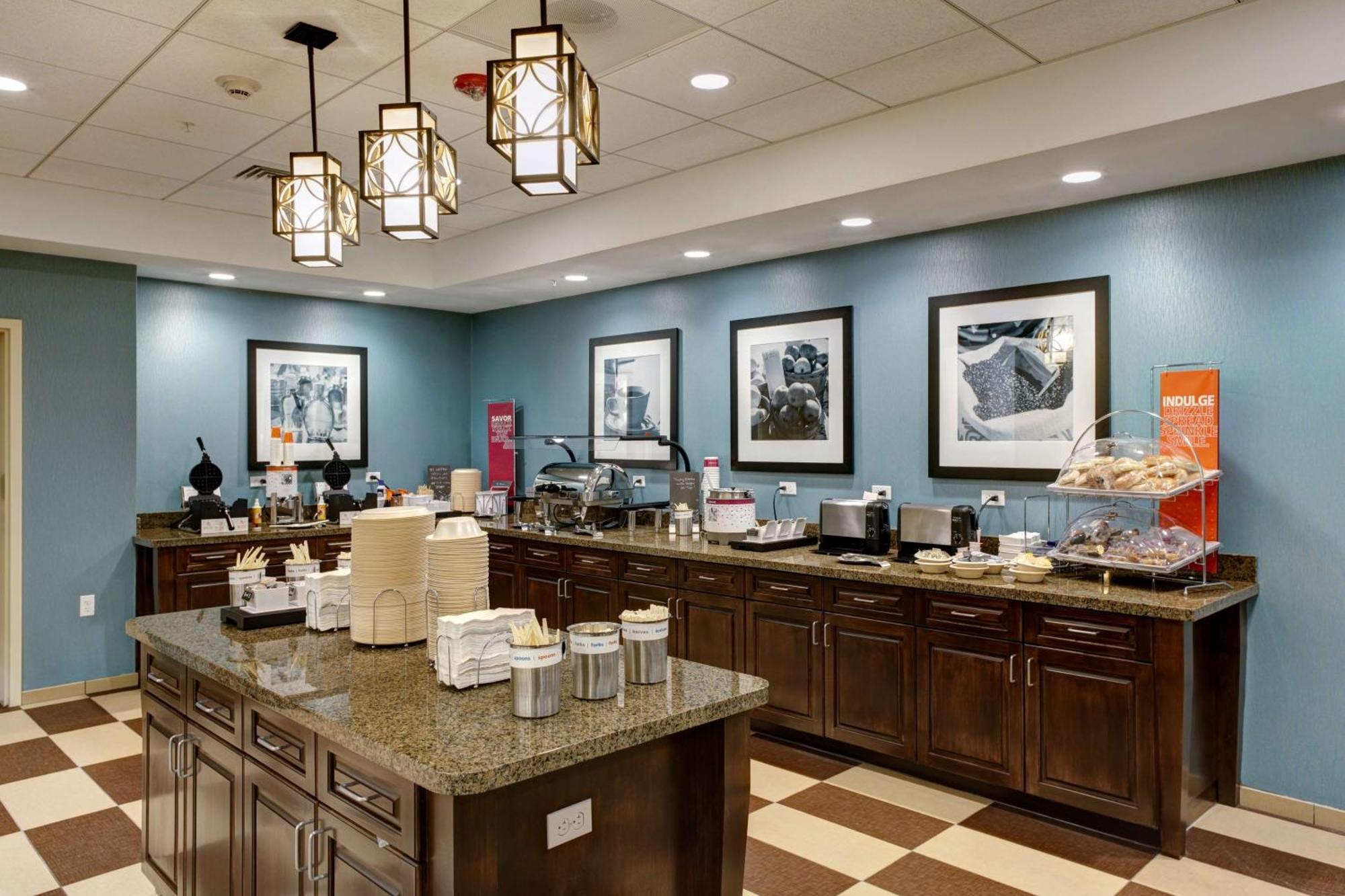 Hampton And By Hilton Vero Beach-downtown 3*