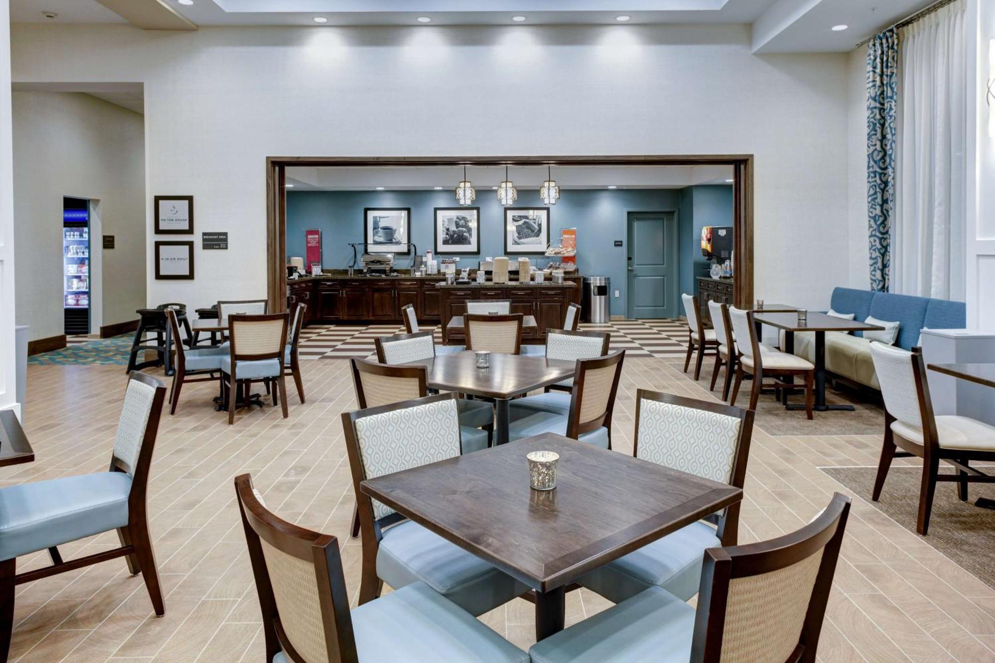 Hampton And By Hilton Vero Beach-downtown 3*