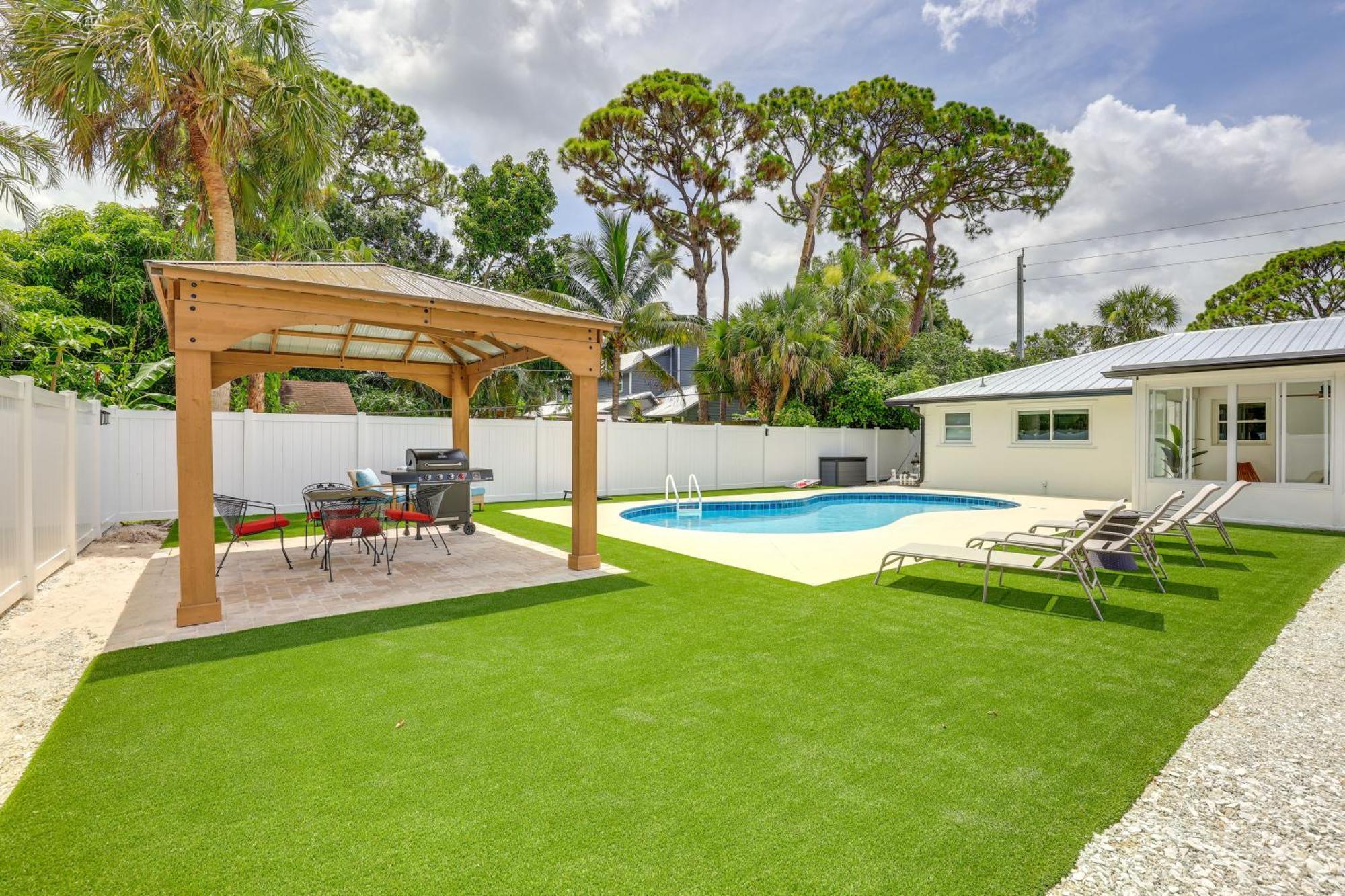 Vero Vacation Pool And Putting Green! Holiday home