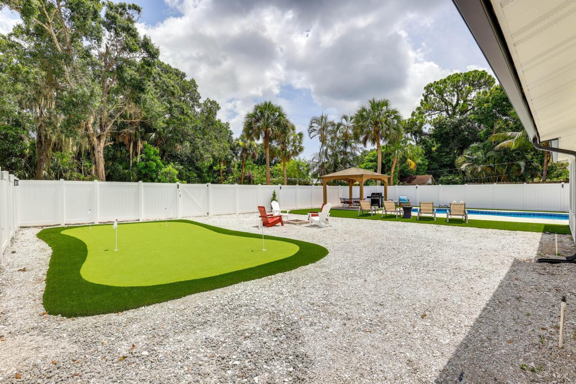 Vero Vacation Pool And Putting Green!