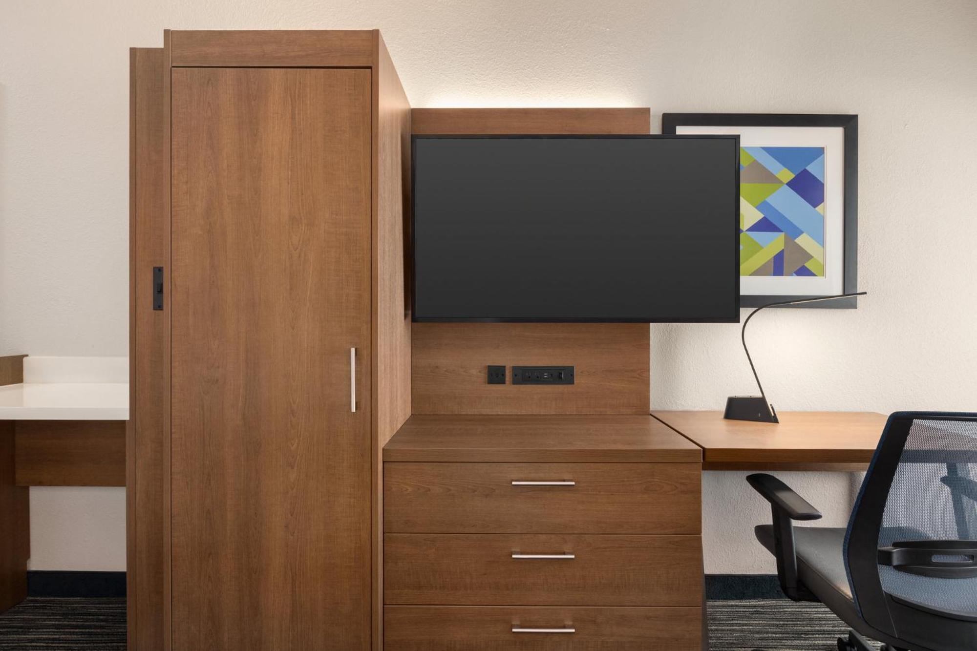 Express Vero Beach-west I-95 By Ihg