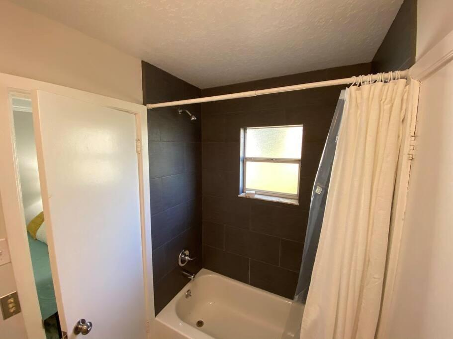 Rock Ridge I. Private And Close To Everything. Holiday home