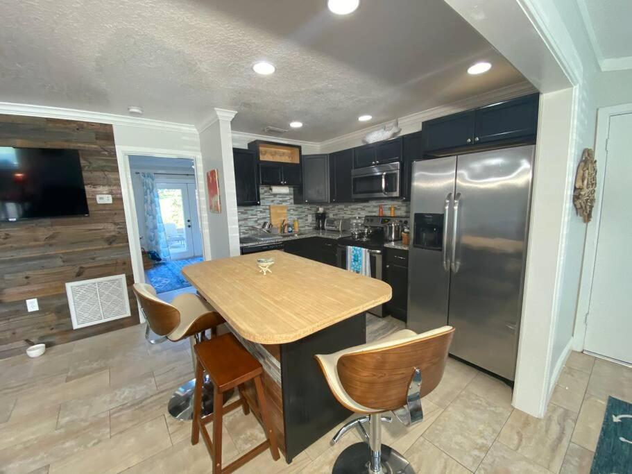 Rock Ridge I. Private And Close To Everything. Holiday home *