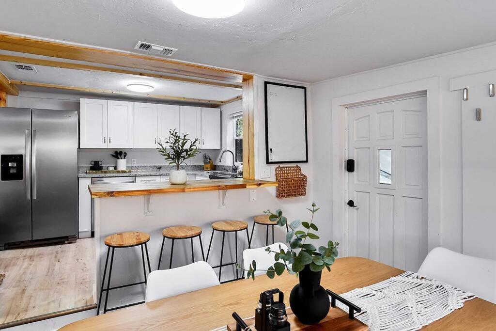Central, Cozy Retreat Holiday home
