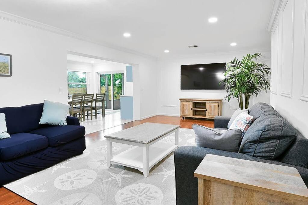 Holiday home Oasis: Hot Tub, Fire Pit, Fun! Vero Beach