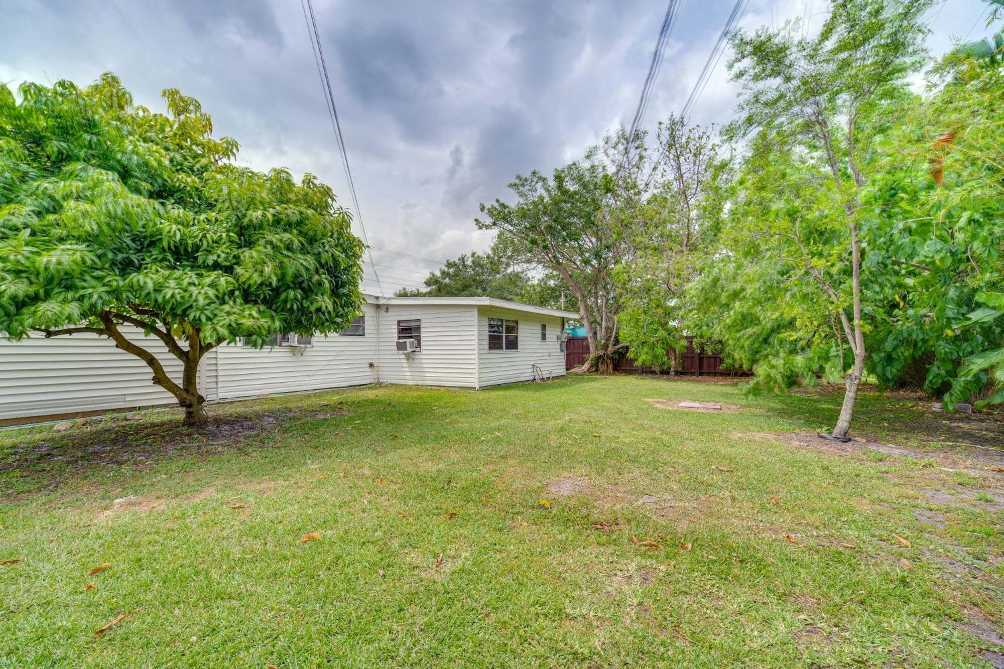 Apartment Vero With Shared Patio About 3 Mi To Beach! Vero Beach