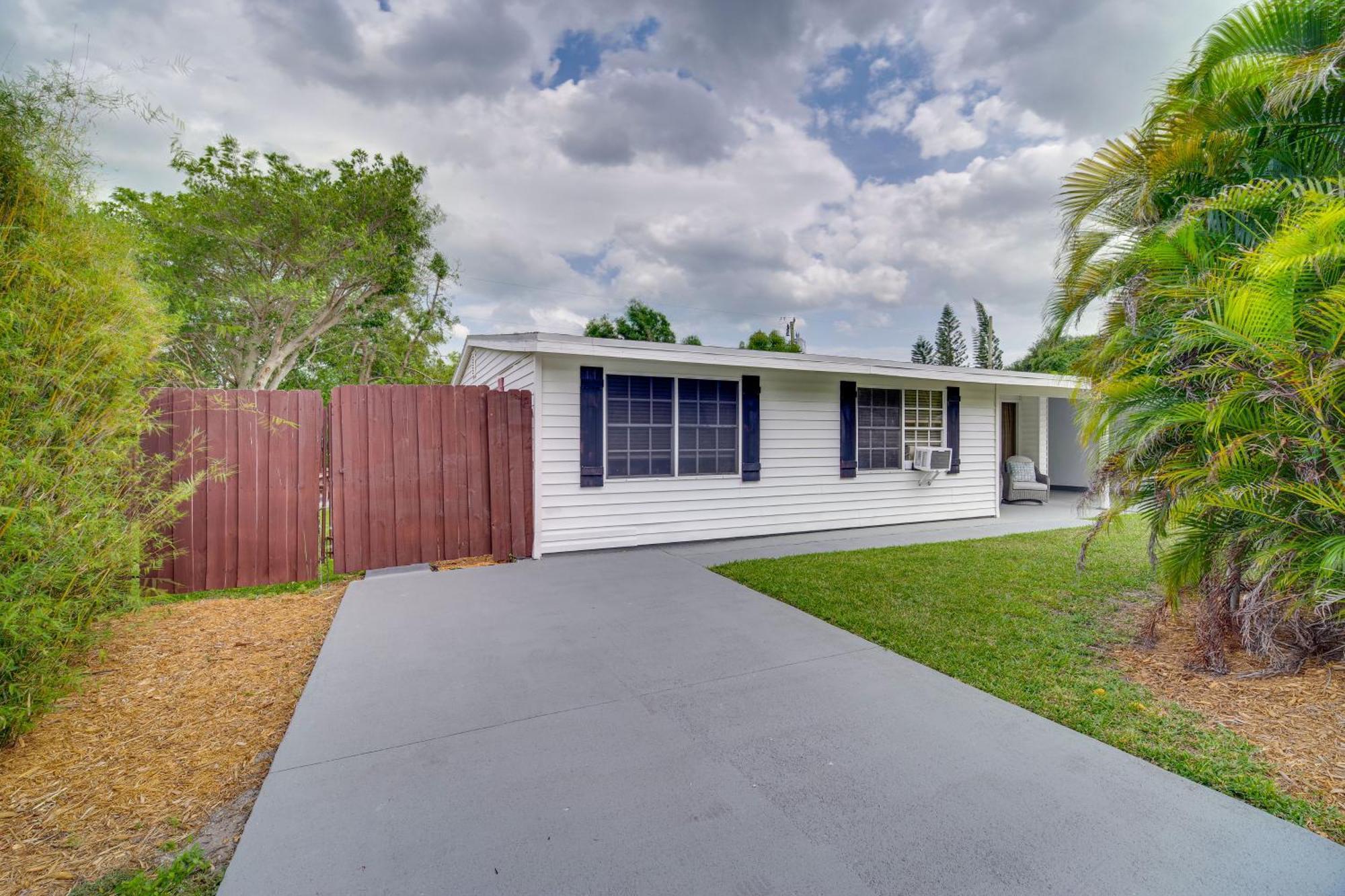 Vero With Shared Patio About 3 Mi To Beach! Apartment Vero Beach