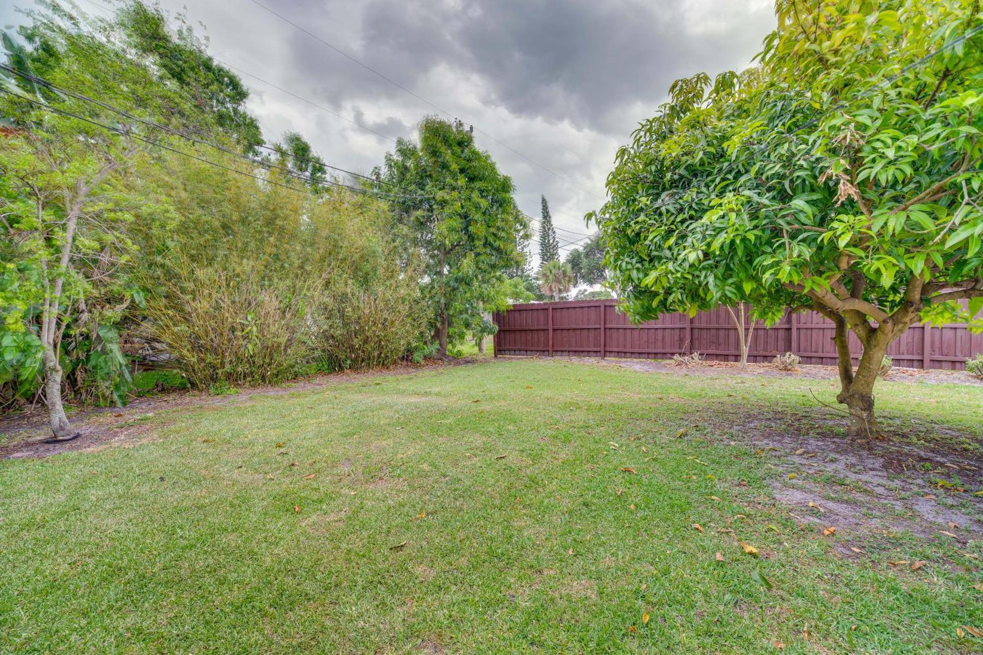 Apartment Vero With Shared Patio About 3 Mi To Beach! Vero Beach