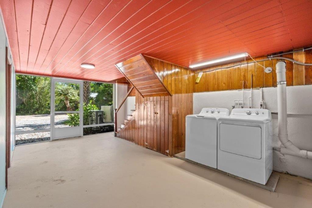 Beautifully Renovated 5 Bedroom Vero *