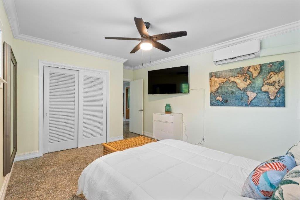 Beautifully Renovated 5 Bedroom Vero *