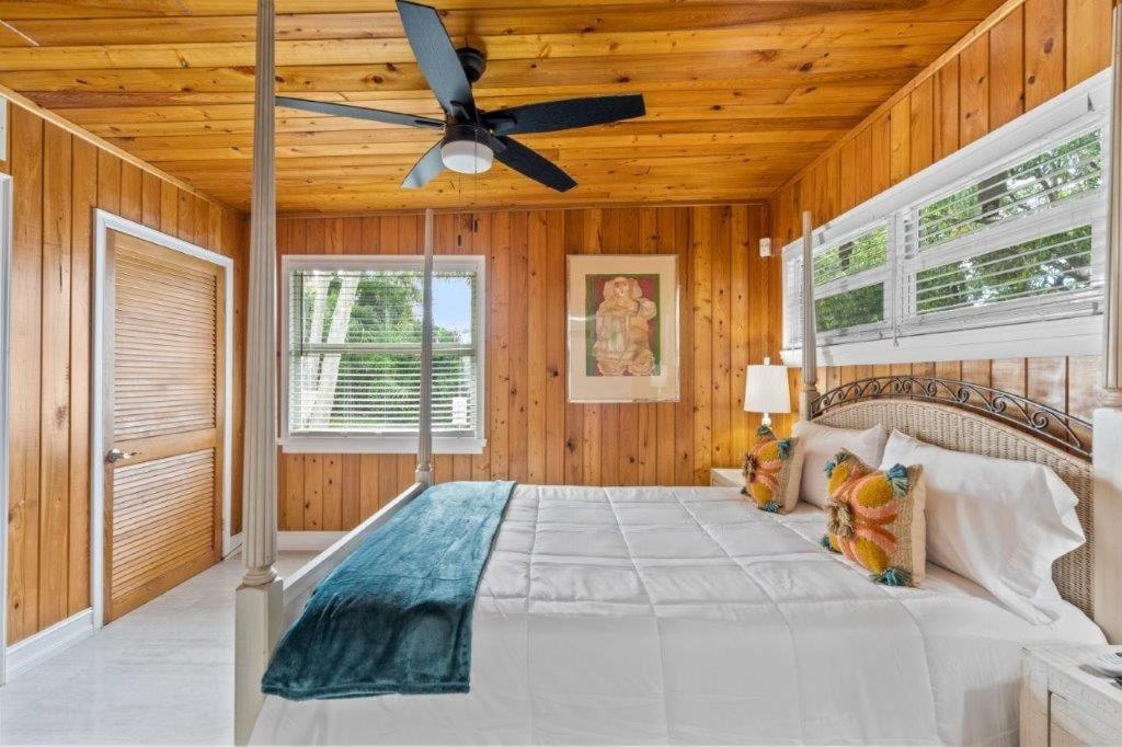 Beautifully Renovated 5 Bedroom Vero Holiday home Vero Beach