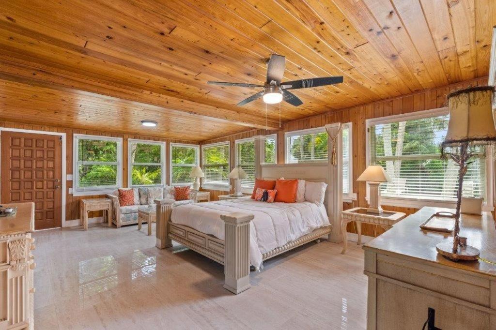 Holiday home Beautifully Renovated 5 Bedroom Vero