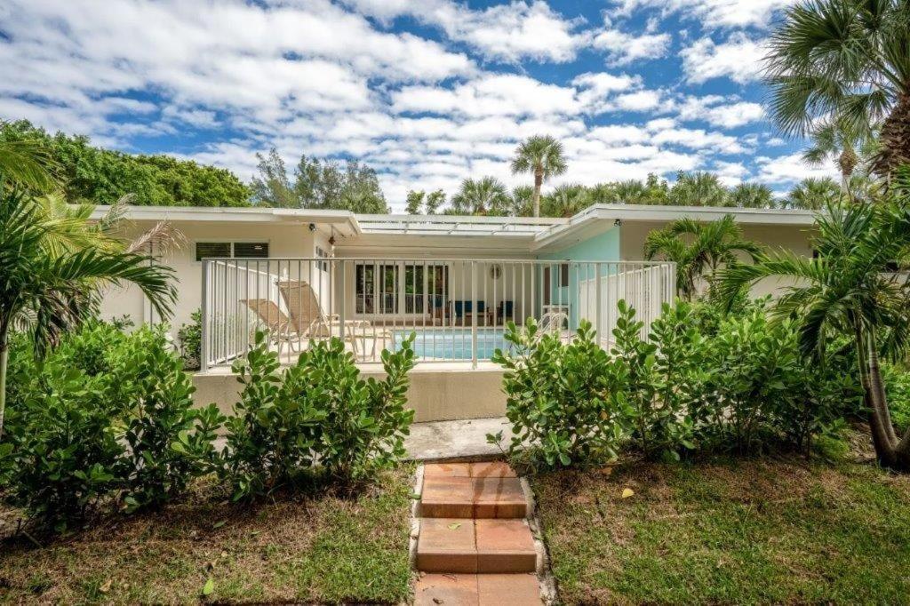 Beautifully Renovated 5 Bedroom Vero * Vero Beach