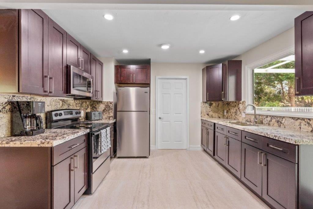 Beautifully Renovated 5 Bedroom Vero *